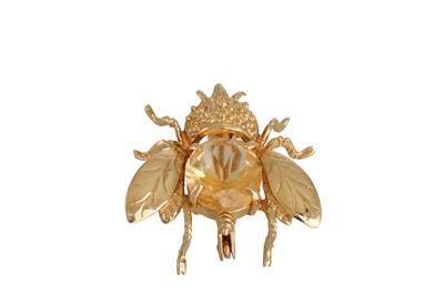 Lot 134 - A NOVELTY BEE BROOCH set with an oval citrine,...