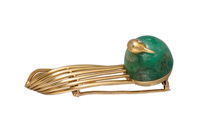 Lot 116 - A VINTAGE EMERALD BIRD BROOCH BY CHAUMET, the...