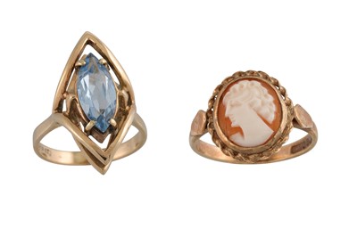 Lot 114 - A 9CT GOLD AND TOPAZ DRESS RING, the marquise...