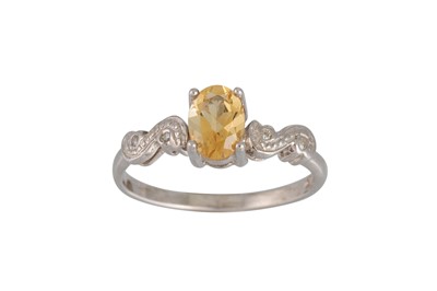 Lot 47 - A DIAMOND AND CITRINE CLUSTER RING, the oval...