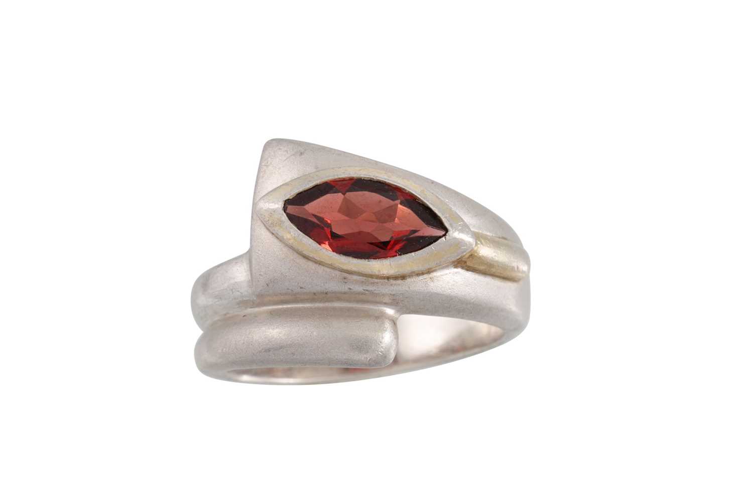 Lot 26 - A GARNET AND SILVER DRESS RING, the marquise...