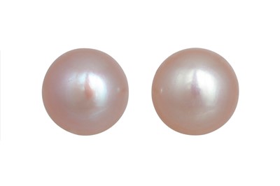 Lot 105 - A PAIR OF PINK TONED CULTURED PEARL EARRINGS,...