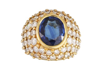 Lot 330 - A FINE QUALITY SAPPHIRE AND DIAMOND BOMBE...