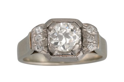 Lot 332 - AN ART DECO DIAMOND RING, the old cut diamond...