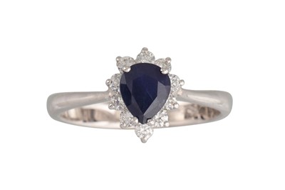 Lot 152 - A SAPPHIRE AND DIAMOND CLUSTER RING, the pear...
