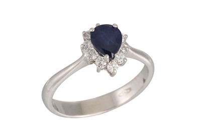Lot 152 - A SAPPHIRE AND DIAMOND CLUSTER RING, the pear...