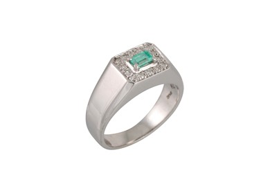 Lot 154 - A DIAMOND AND EMERALD SIGNET RING, mounted in...