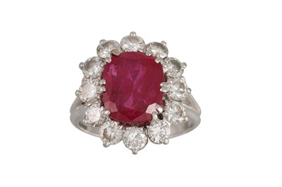 Lot 365 - A RUBY AND DIAMOND CLUSTER RING, the oval ruby...