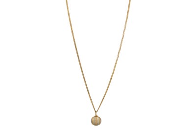Lot 102 - A THREE COLOUR GOLD PENDANT, to a 18ct gold...