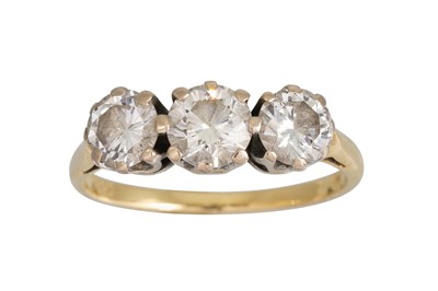 Lot 325 - A THREE STONE DIAMOND RING, the brilliant cut...