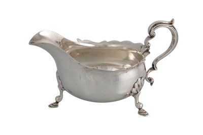 Lot 531 - AN EDWARDIAN SILVER HELMET SHAPED SAUCE BOAT,...