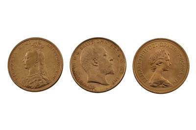 Lot 394 - A COLLECTION OF THREE ENGLISH FULL SOVEREIGN...