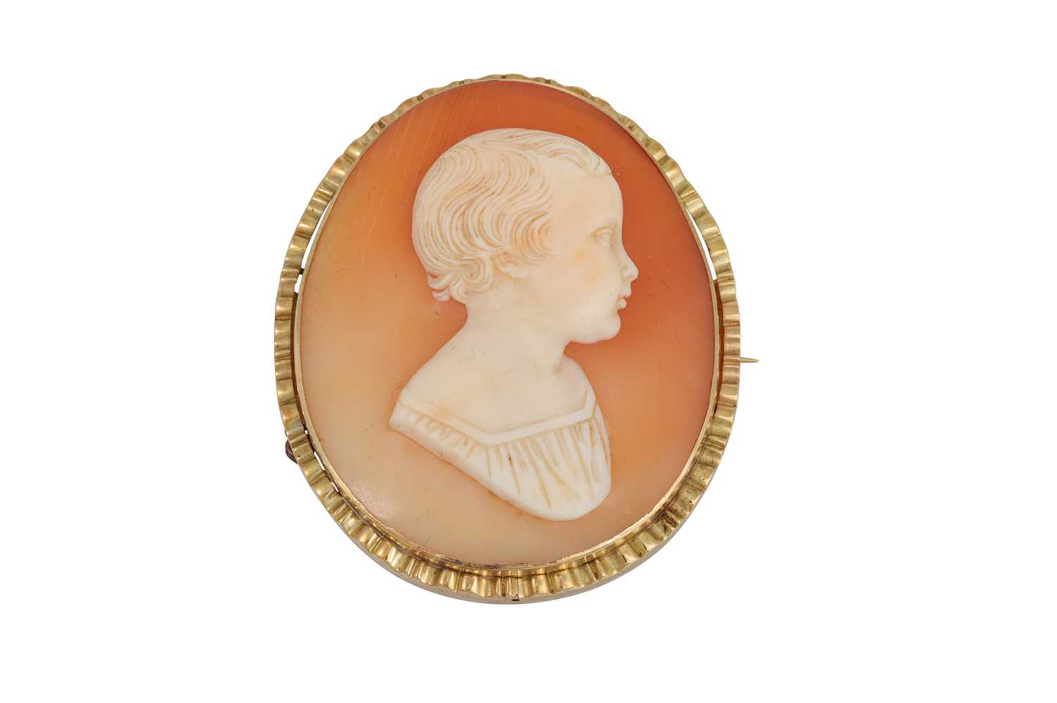Lot 354 - AN ANTIQUE GOLD CARVED SHELL CAMEO BROOCH,...
