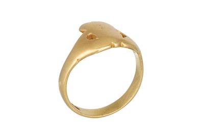 Lot 290 - AN 18CT GOLD CLADDAGH RING, 4.2 g, size: L - M