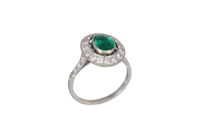 Lot 297 - AN EMERALD AND DIAMOND CLUSTER RING, of oval...