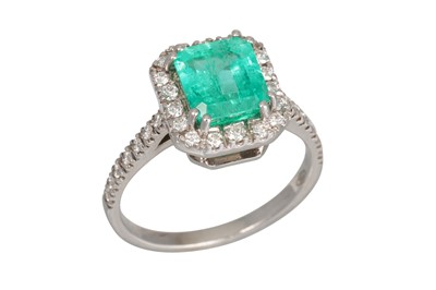 Lot 268 - AN EMERALD AND DIAMOND CLUSTER RING, the...