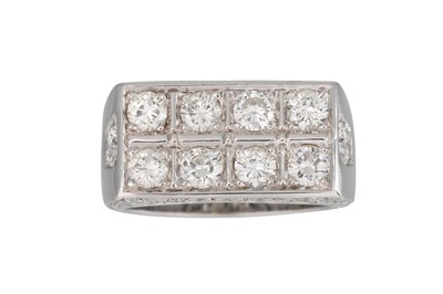 Lot 42 - AN ITALIAN DIAMOND SET RING, set with two rows...