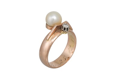 Lot 16 - AN EARLY 20TH CENTURY PEARL AND DIAMOND RING,...