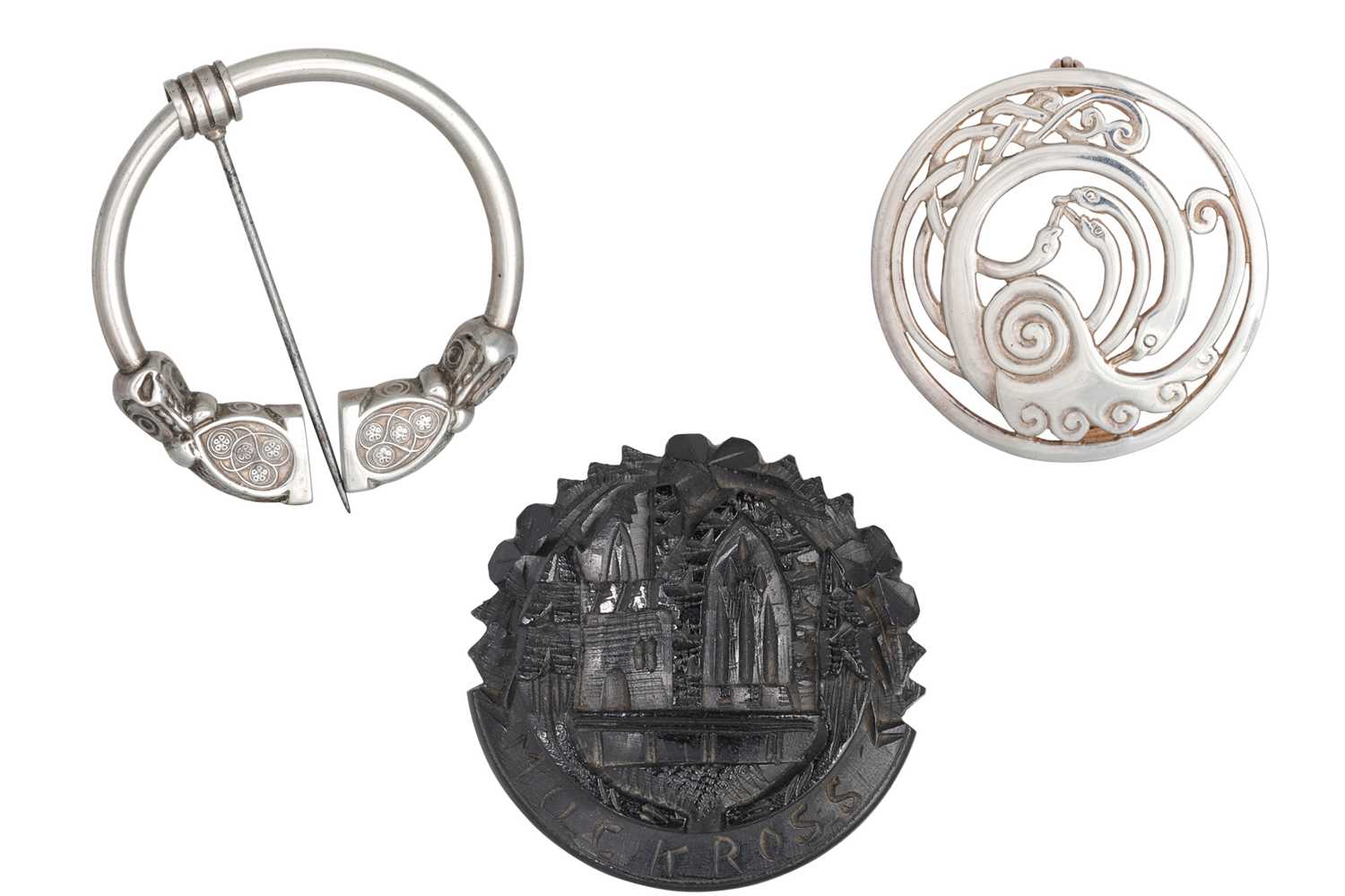Lot 441 - AN ANTIQUE IRISH SILVER CLOAK BROOCH, a modern...