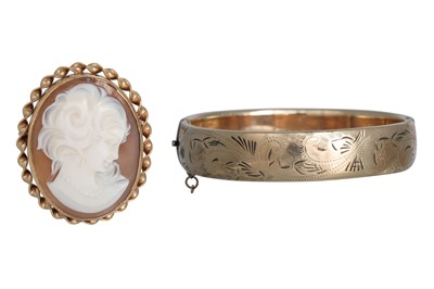 Lot 39 - A 9CT GOLD CAMEO BROOCH, together with a...