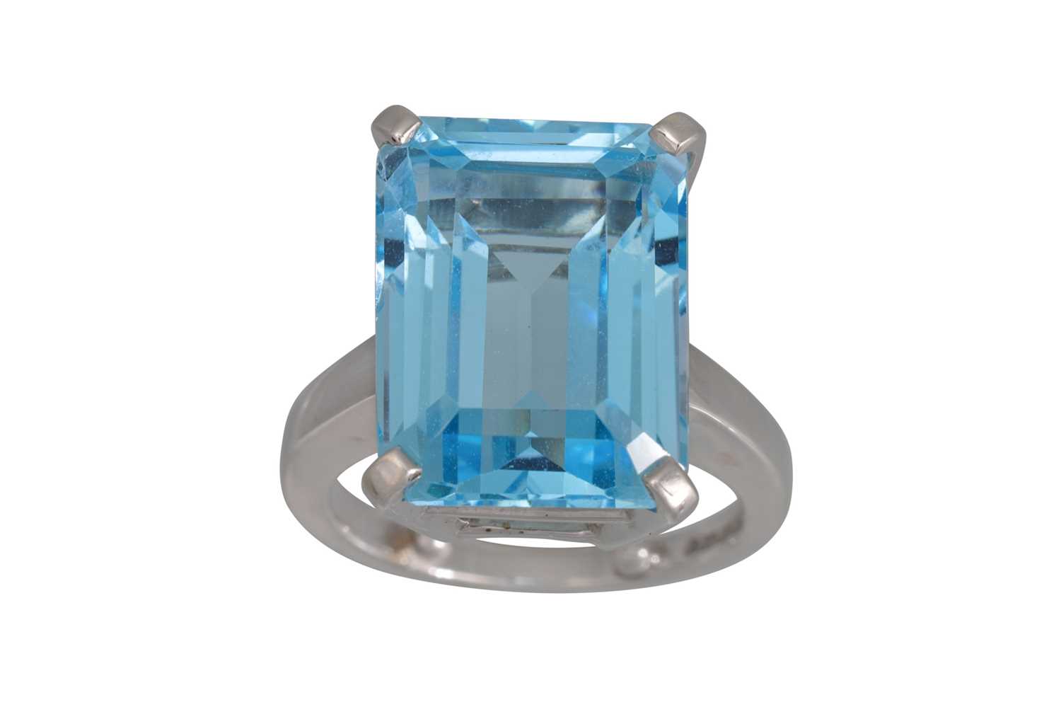 Lot 201 - A LARGE BLUE TOPAZ DRESS RING, mounted in 9ct...