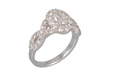Lot 248 - A DIAMOND CLUSTER RING, the oval brilliant...