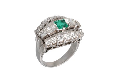 Lot 350 - A DIAMOND AND EMERALD TRIPLE ROW CLUSTER RING,...