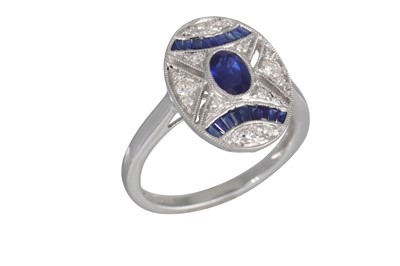 Lot 23 - A DIAMOND AND SAPPHIRE CLUSTER RING, the oval...