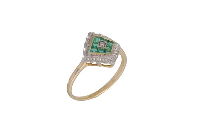 Lot 54 - A DIAMOND AND EMERALD CLUSTER RING, of square...