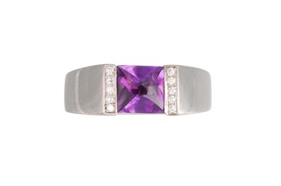 Lot 60 - A DIAMOND AND AMETHYST RING, the square...