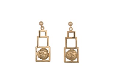 Lot 78 - A GOLD PENDANT AND EARRINGS SET, square drop...