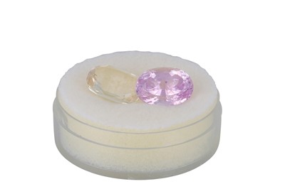 Lot 217 - A LOOSE KUNZITE STONE, the pink stone weighing...
