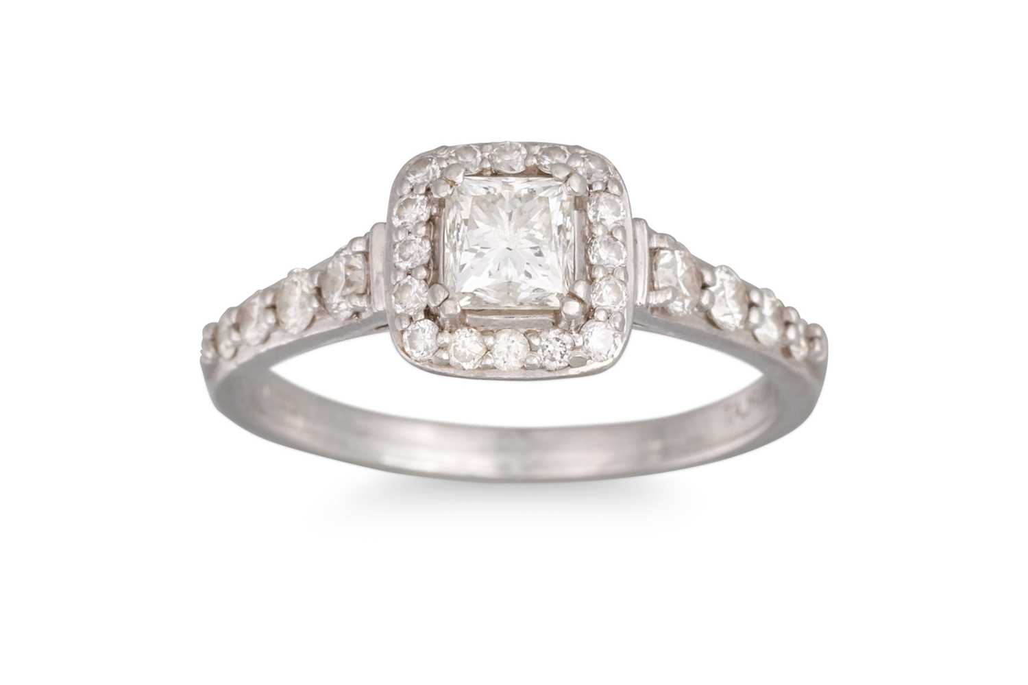 Lot 91 - A DIAMOND CLUSTER RING, the radiant cut...