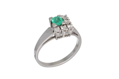 Lot 341 - AN EMERALD AND DIAMOND CLUSTER RING, of square...