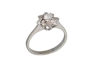 Lot 342 - A VINTAGE DIAMOND RING, modelled as a flower,...