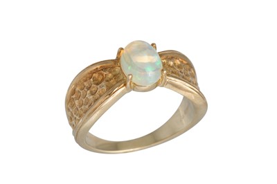 Lot 281 - AN OPAL RING, to a textured 9ct gold band,...