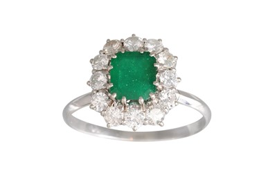 Lot 284 - AN EMERALD AND DIAMOND CLUSTER RING, the trap...