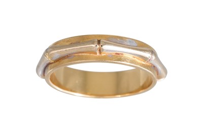 Lot 298 - A TWO COLOUR GOLD SHAPED BAND, in 18ct gold, 6....