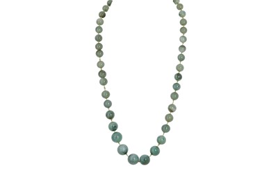 Lot 177 - A GRADUATED JADE BEADED NECKLACE, gold ball clasp