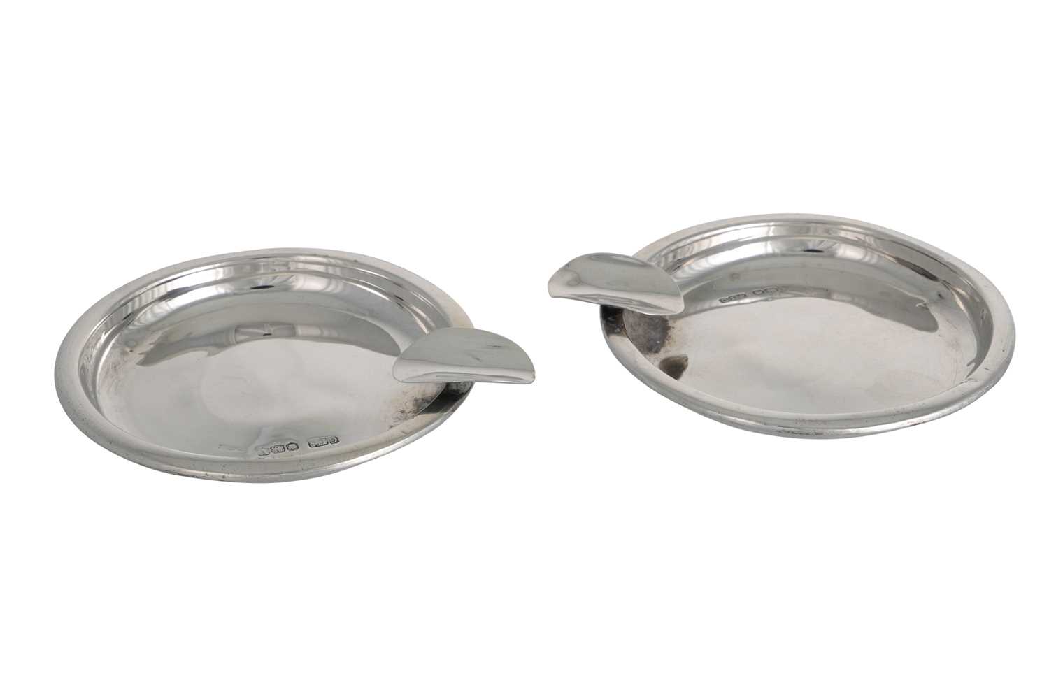 Lot 470 - A PAIR OF SILVER HALLMARKED ASHTRAYS, 45 g,...