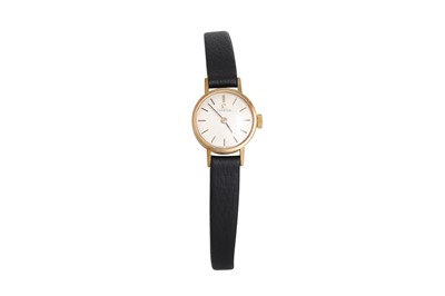 Lot 472 - A LADY'S 9CT GOLD OMEGA WRIST WATCH, leather...