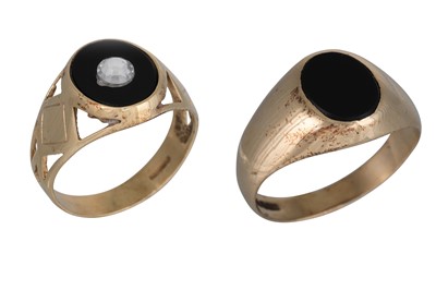 Lot 123 - TWO 9CT GOLD SIGNET RINGS, both onyx set, size...