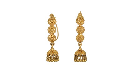 Lot 130 - A PAIR OF 22CT YELLOW GOLD DROP EARRINGS,...