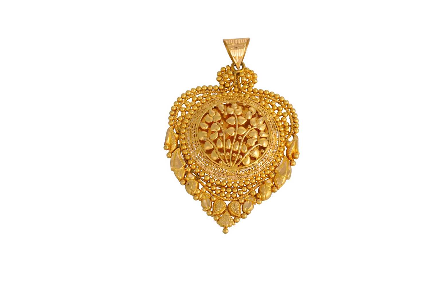 Lot 131 - A 22CT YELLOW GOLD PENDANT, of traditional...