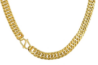 Lot 137 - A 22CT YELLOW GOLD HEAVY FLAT CURB LINK...