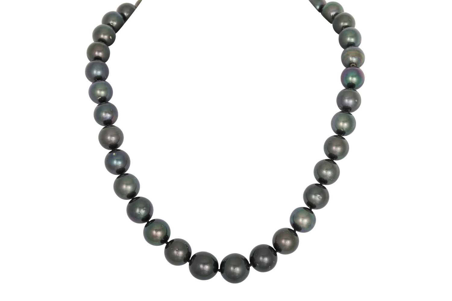 Lot 330 - A TAHITIAN PEARL NECKLACE, the uniform black...