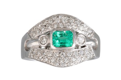 Lot 332 - AN EMERALD AND DIAMOND CLUSTER RING, the...