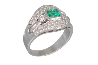 Lot 332 - AN EMERALD AND DIAMOND CLUSTER RING, the...