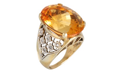Lot 334 - A CITRINE RING, the oval citrine to rose cut...