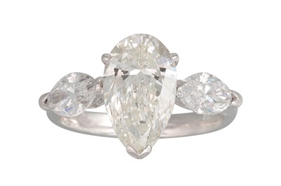 Lot 305 - A DIAMOND SOLITAIRE RING, the pear shaped...